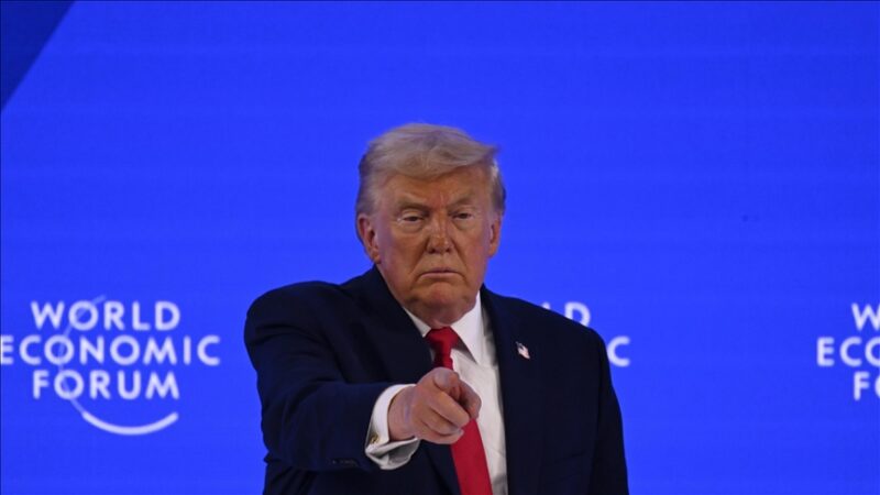 Davos : Sous l’ironie visant le physique de Macron, l’exigence commerciale chiffrée que Trump affirme avoir dictée à la France