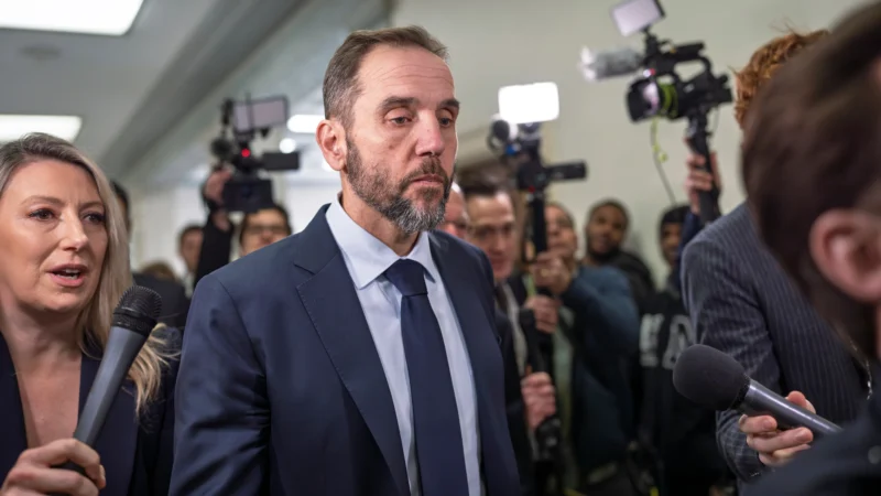 Sous le feu des critiques au Congrès, la ligne de défense inflexible adoptée par l&rsquo;ex-procureur spécial concernant les dossiers Trump