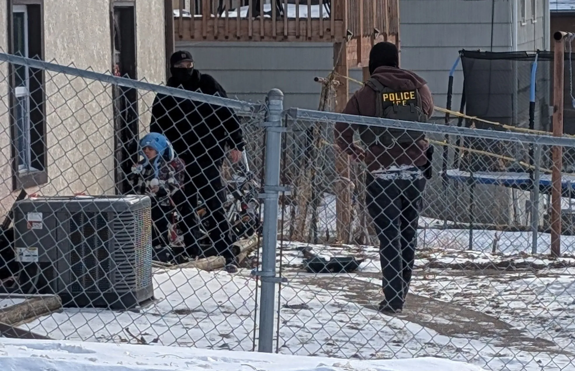 Minnesota : La manœuvre des agents fédéraux utilisant un enfant de 5 ans pour piéger un demandeur d’asile