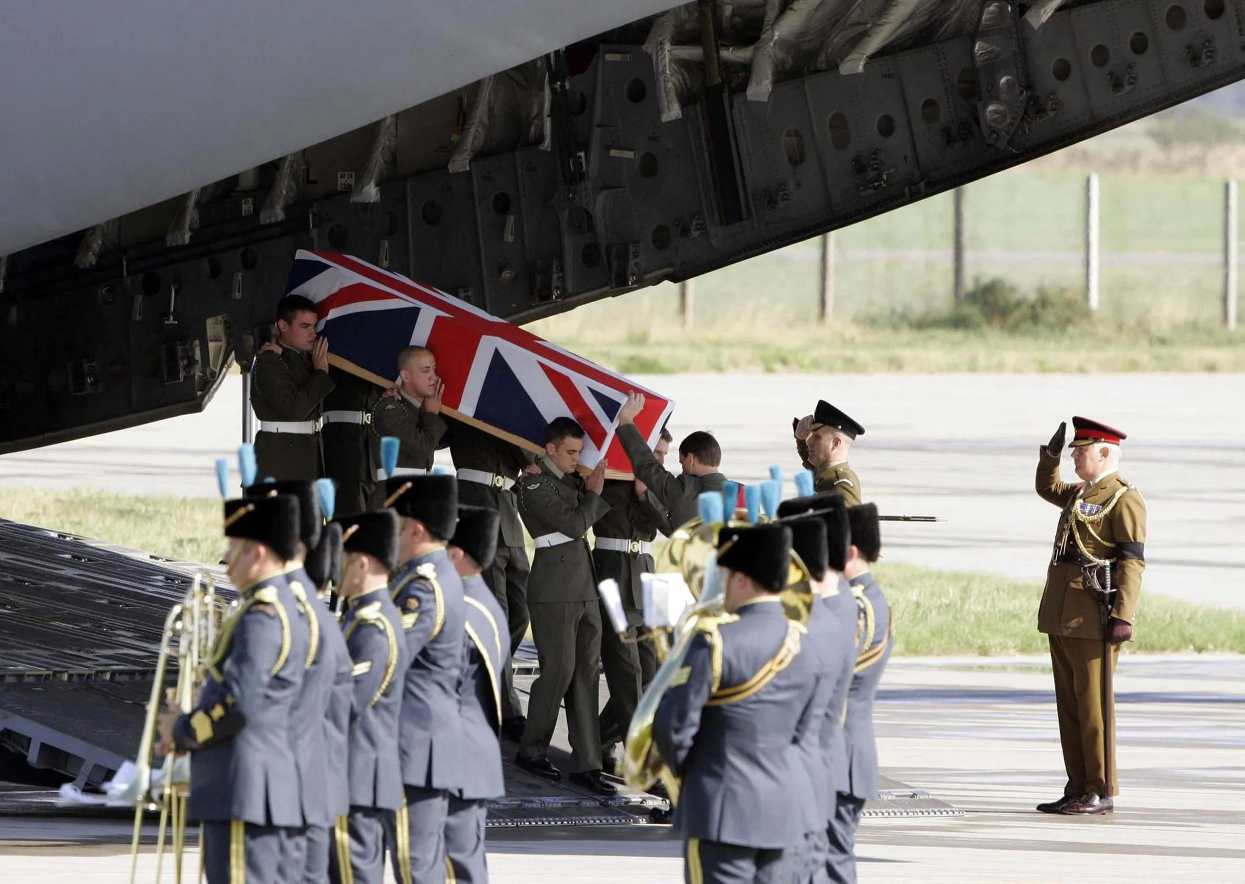 Une remise en cause de l’effort de guerre en Afghanistan qui ne passe pas : la cinglante réponse diplomatique adressée par Londres à Donald Trump