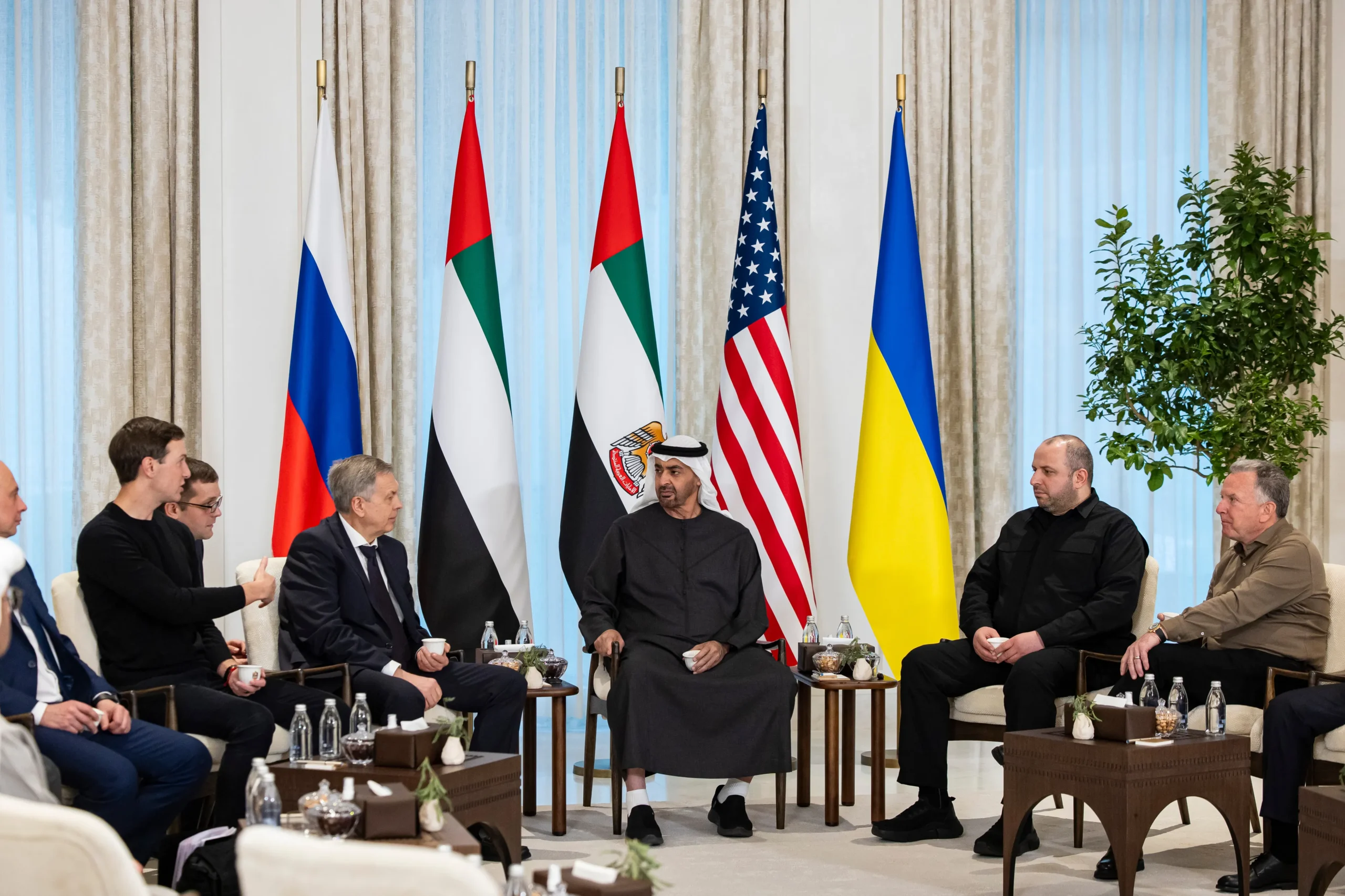 Réunis à Abu Dhabi sous pression américaine, l’exigence géographique précise de Moscou qui complique le dialogue avec Kiev