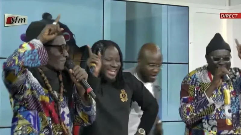 Devant les caméras d&rsquo;Abba No Stress, la prestation scénique qui acte la renaissance artistique du groupe Bamba J Fall (Vidéo)