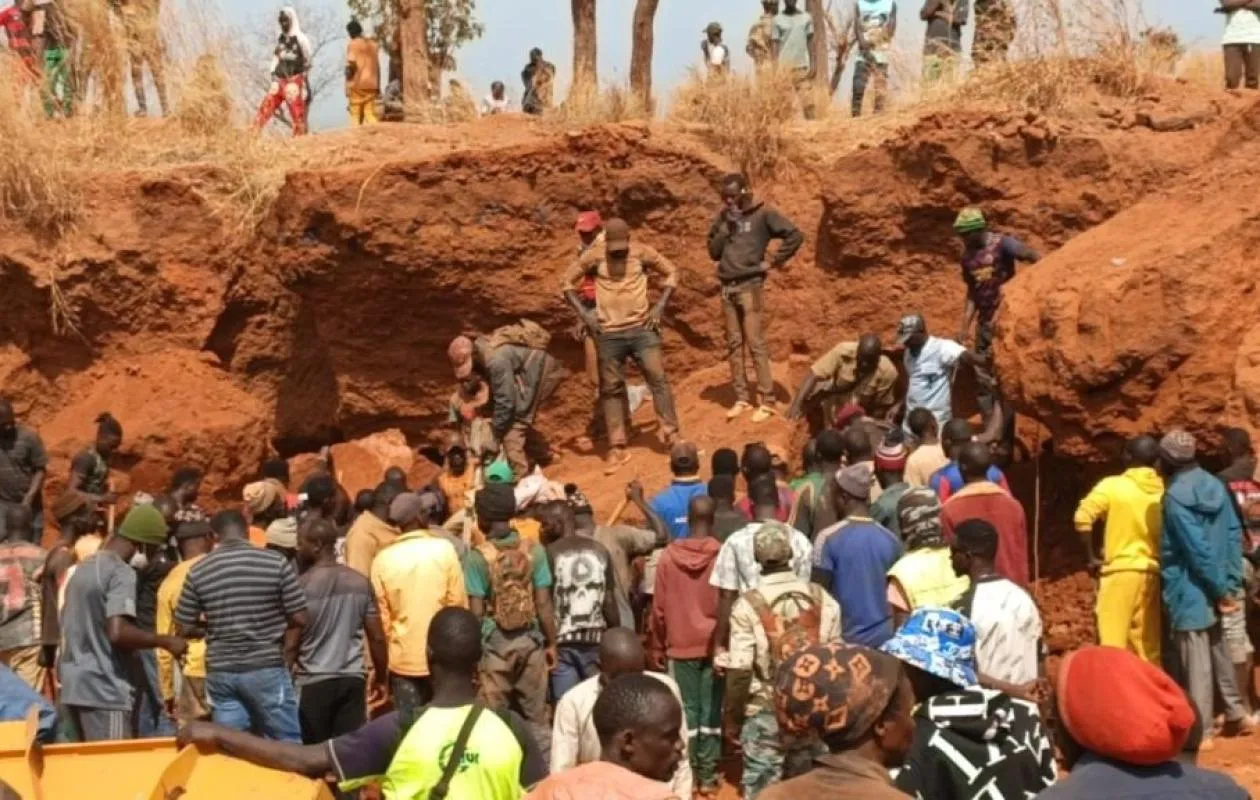 L&rsquo;effondrement de parois instables à Bembou se solde par un lourd tribut humain au sein d&rsquo;une exploitation clandestine
