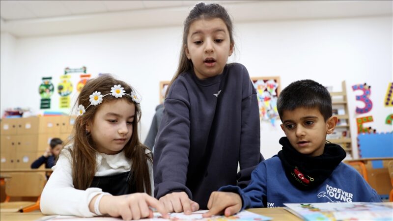 France : Si l&rsquo;expérience de l&rsquo;uniforme à Reims a convaincu les parents, la réalité du budget 2026 impose un arrêt brutal du dispositif