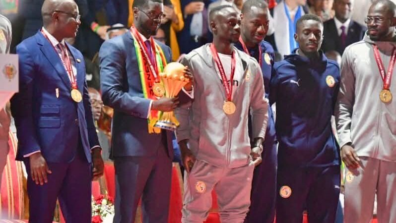 Terrains et millions offerts aux Lions : face au risque de saturation foncière, le cadre juridique précis réclamé au sommet de l&rsquo;État