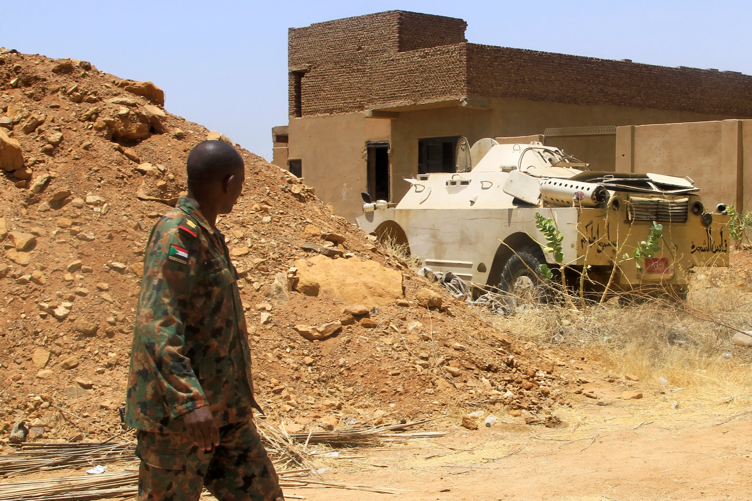 Guerre au Soudan : la manœuvre de l&rsquo;armée régulière qui vient de faire sauter un verrou tenu par les paramilitaires depuis deux ans