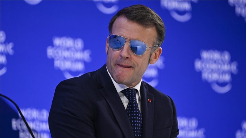 L’obligation médicale d’Emmanuel Macron détournée en séquence virale par le chef du gouvernement britannique