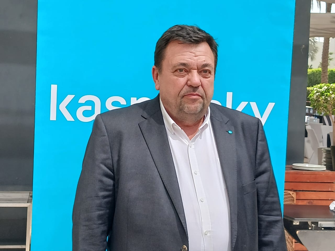 Devant les décideurs réunis à Dakar, l’avertissement technique formulé par Kaspersky sur une habitude de gestion encore tenace dans les entreprises