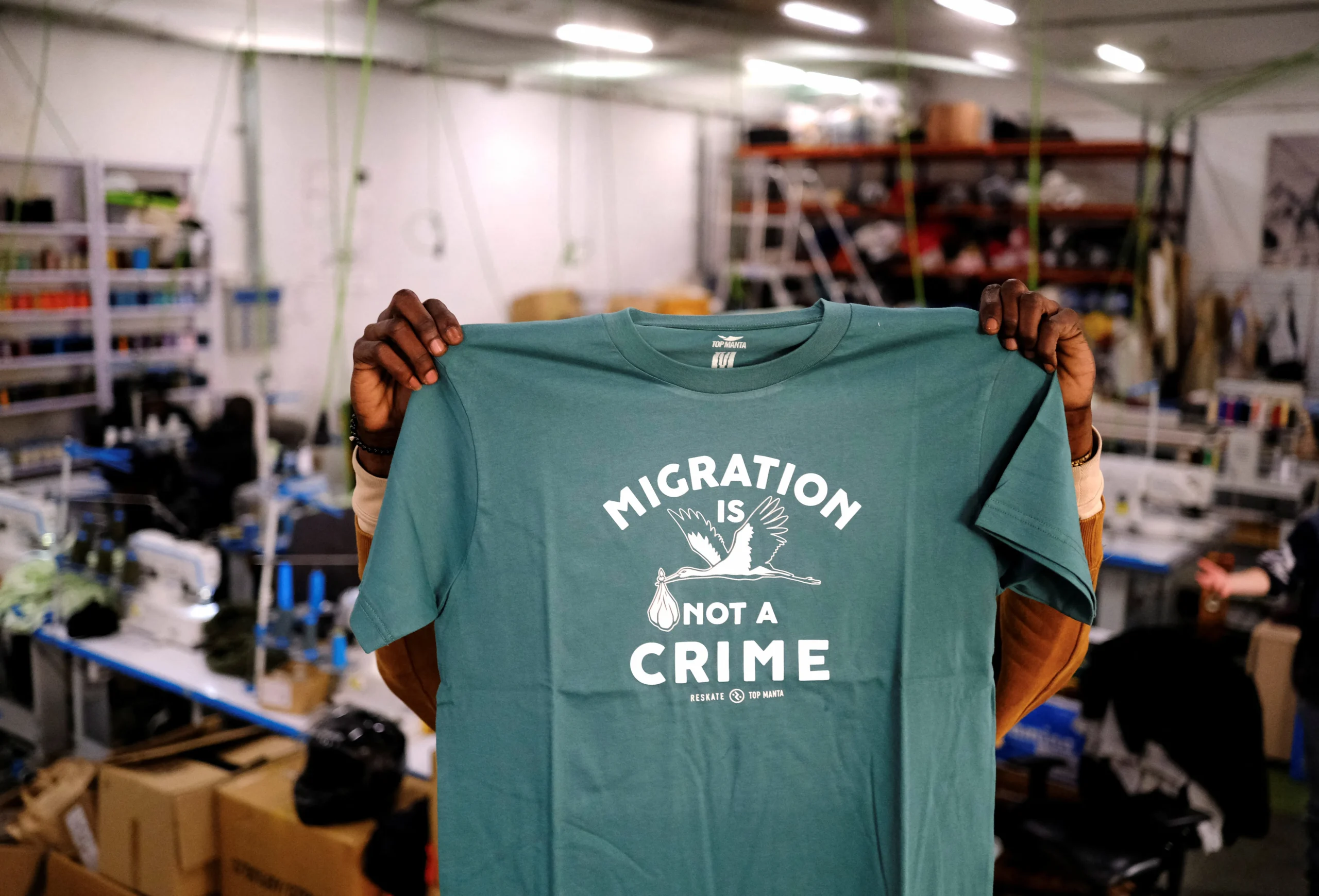 Validée par décret, la réforme espagnole qui offre un nouveau statut à 500 000 migrants