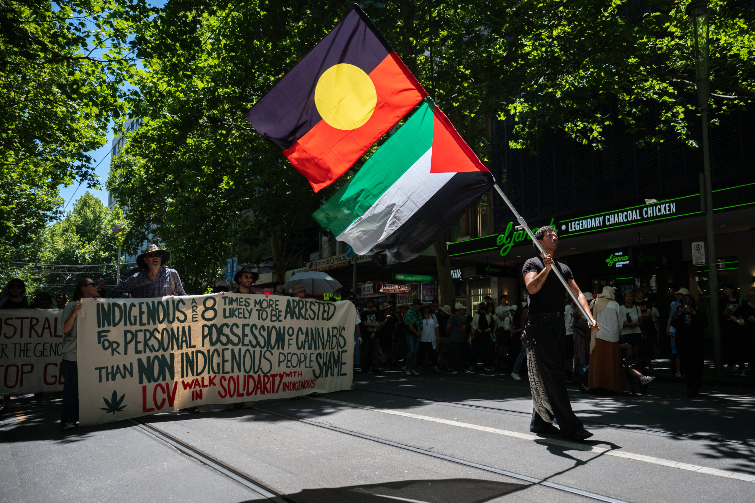 Australie : Trois jours après le jet d’un engin artisanal dans la foule, le revirement crucial opéré par les enquêteurs sur la nature du dossier