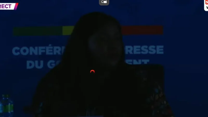 Conférence de presse du gouvernement : l’origine précise de l’incident technique qui a suspendu la séance