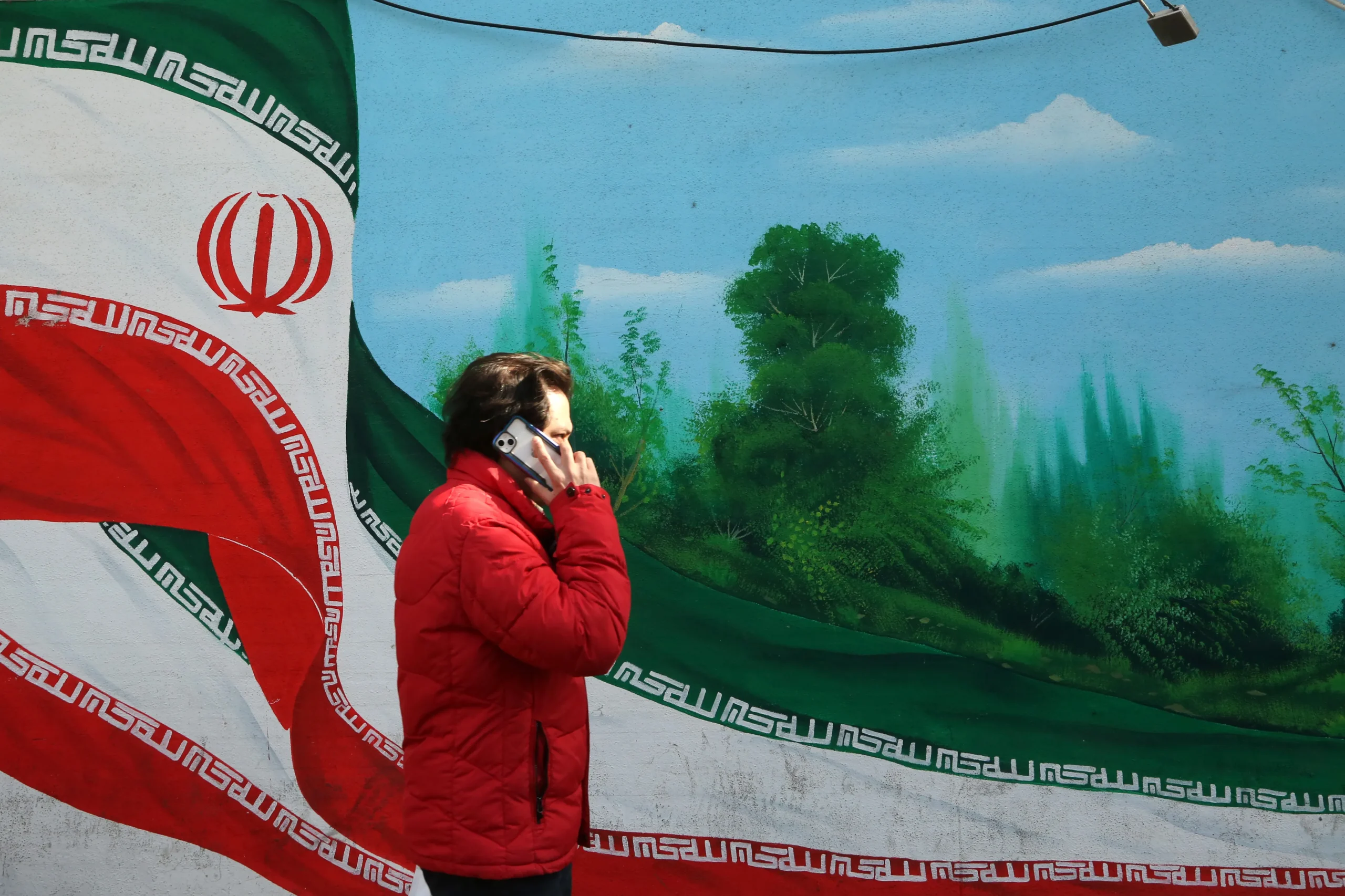 Iran : Alors que l’USS Abraham Lincoln se positionne, la nature exacte des 1 000 nouveaux appareils intégrés par l’armée