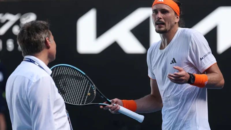 Open d&rsquo;Australie : L’incident médical du troisième set dénoncé par Zverev comme une violation des textes officiels