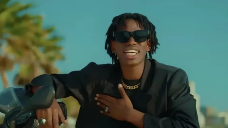 Musique : L’ambiance visuelle particulière sur laquelle a misé Amadou pour son clip « Xalé Bu Fresh »