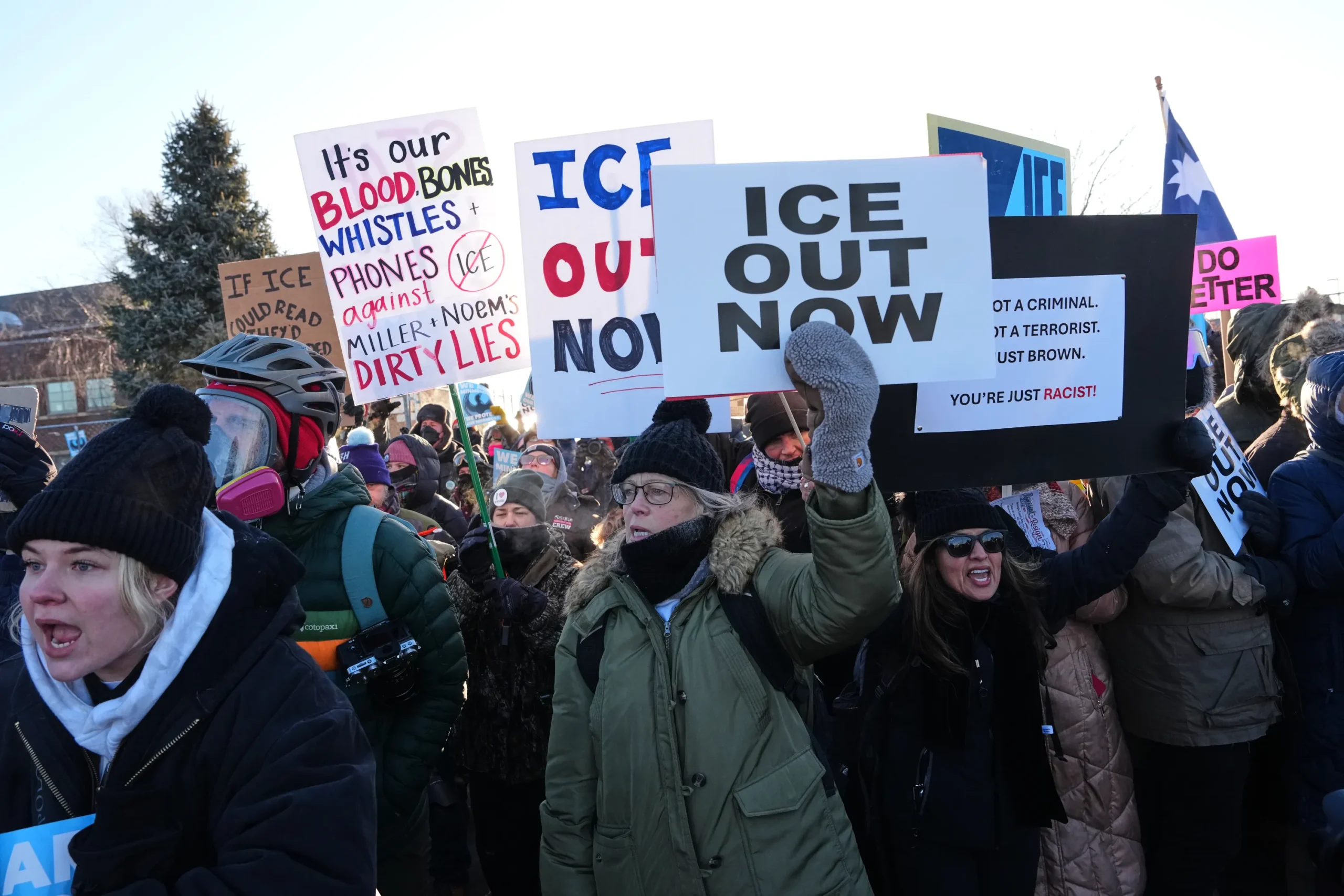 Contre la politique migratoire de Donald Trump aux États-Unis, la forme de contestation inédite adoptée par des milliers d’Américains ce vendredi