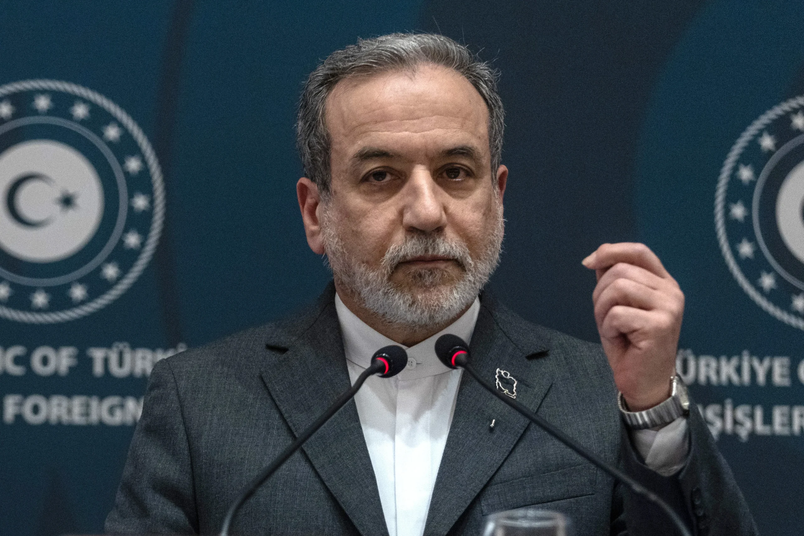 Face aux menaces militaires de Donald Trump, la ligne rouge absolue tracée par l’Iran pour ouvrir des négociations