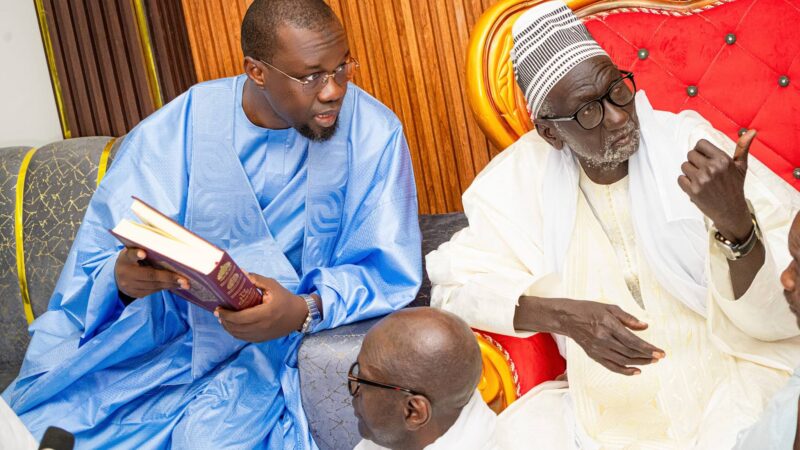 Darou Mouhty : Ousmane Sonko choyé par le khalife (photos)