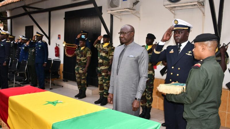 Décès en mission : Le soldat Cheikh Manga honoré par les Armées