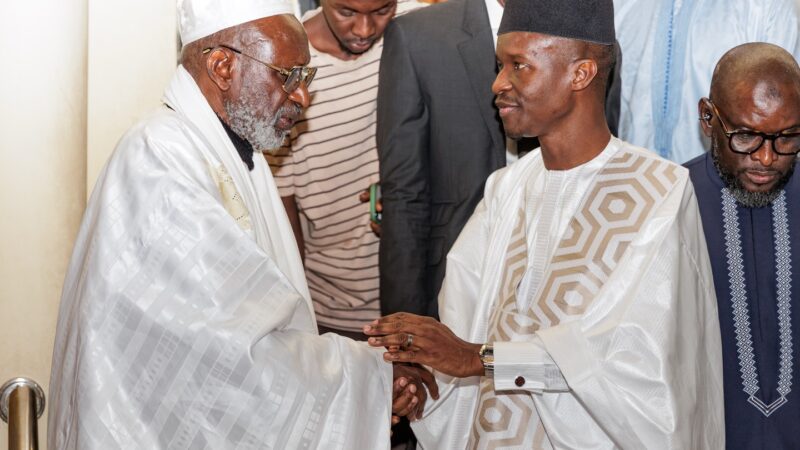 Visite de courtoisie : le Ministre de l’Intérieur, Me Bamba Cissé chez le Khalif Thierno Mountaga Tall