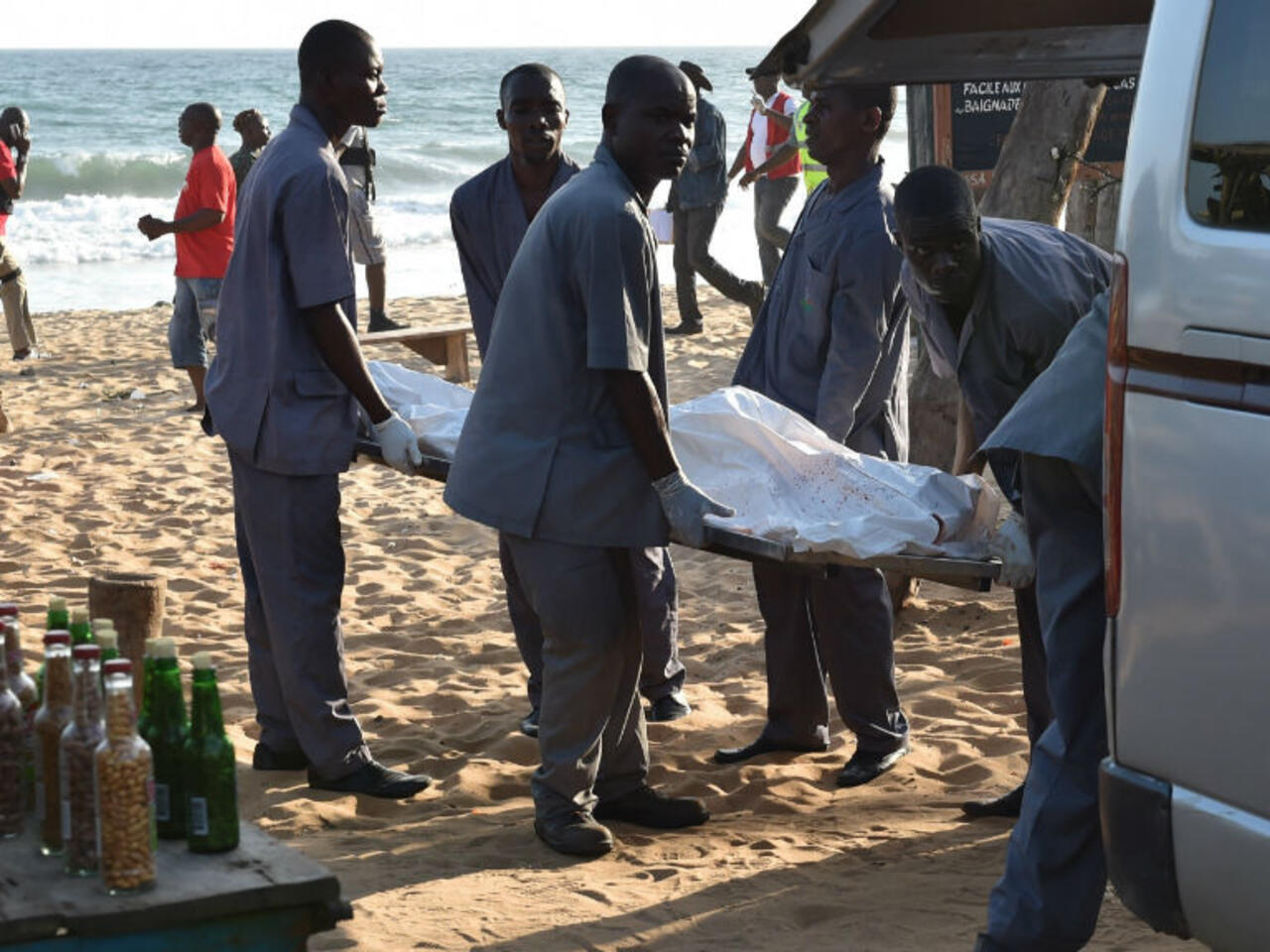 Une jeune femme disparue, retrouvée morte, le corps flottant sur…