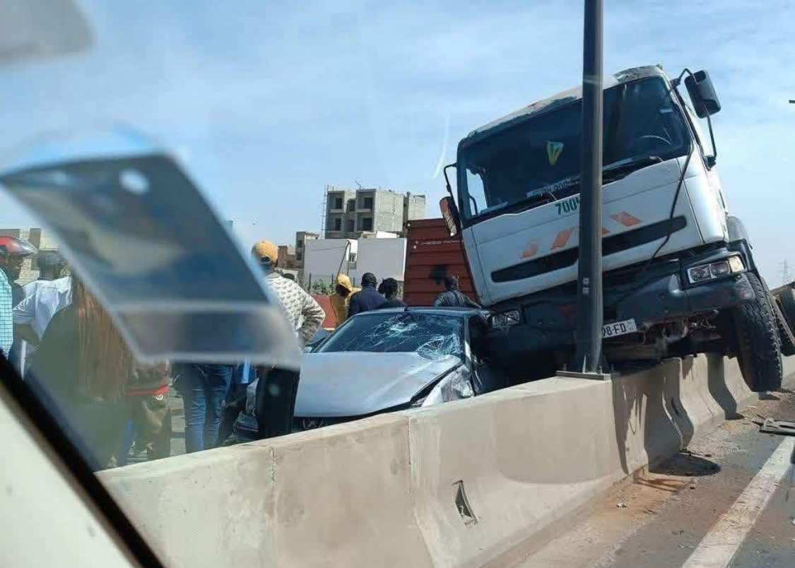 Grave accident sur l’autoroute à péage sens AIBD-Dakar (Photo)