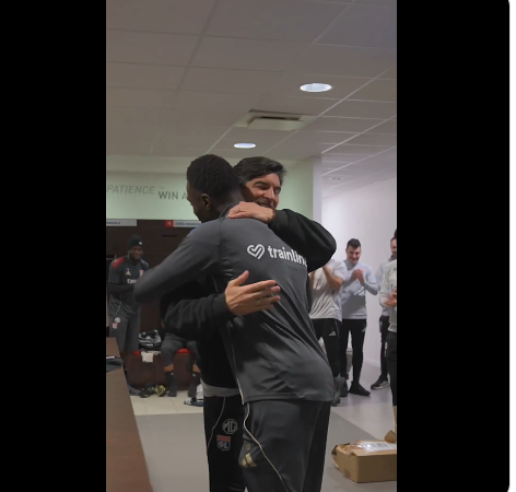 « Il est là et bien là… le champion est là ! » Moussa Niakhaté fêté comme un roi (Vidéo)