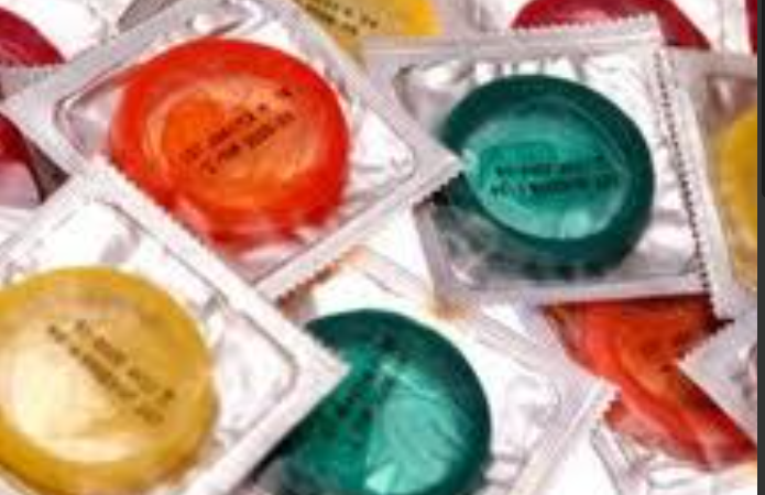 Dakar : Une publicité pour préservatifs près d’un lycée crée la polémique