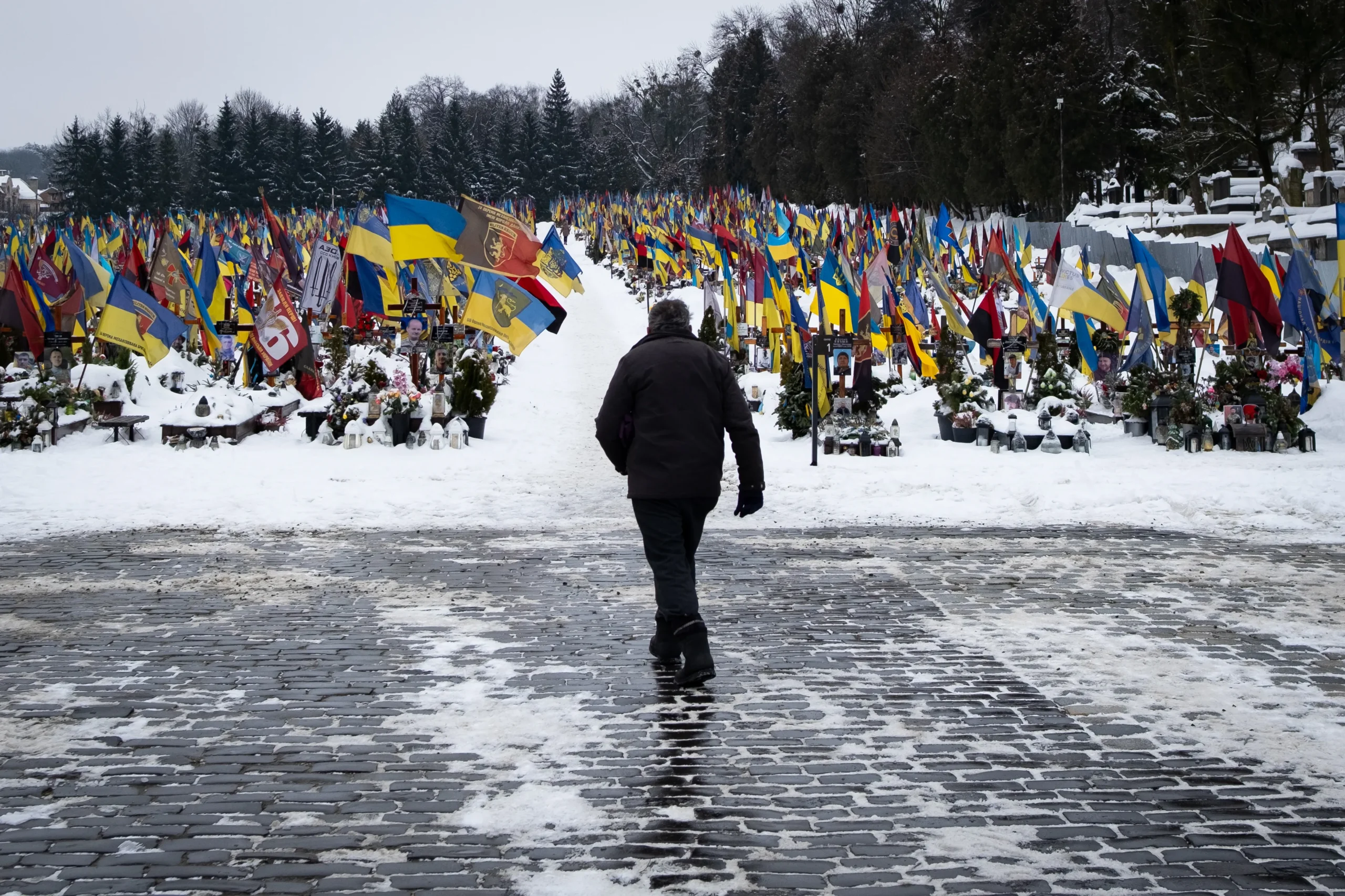Face à l&rsquo;extension forcée des cimetières de Lviv, le bilan total des victimes estimé par Washington qui atteint un niveau inédit depuis la Seconde Guerre mondiale