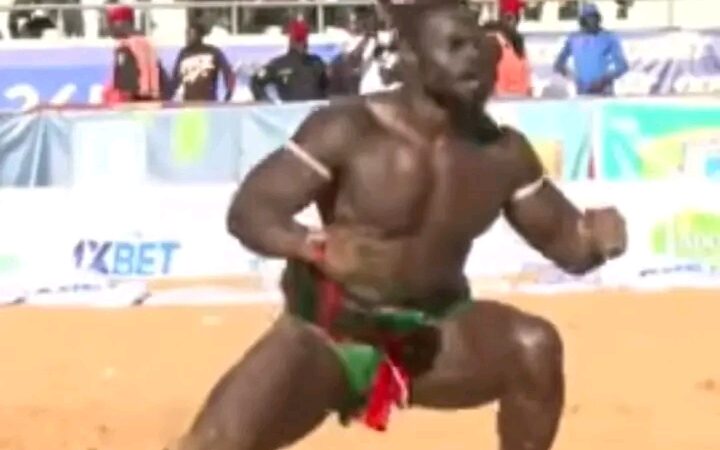 Arène nationale : Ordinateur terrasse Diaw 2 d’une chute spectaculaire (Vidéo)