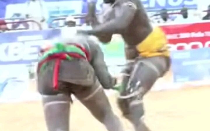 Arène nationale : Thiatou Yoff bat Fils de Balla par KO. Regardez !