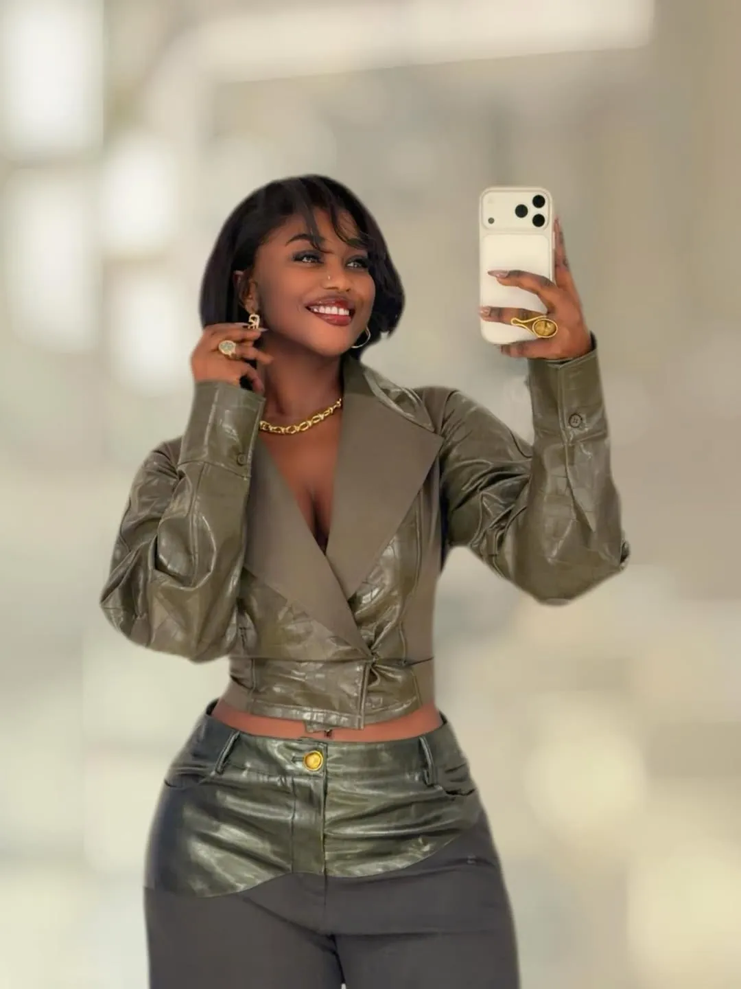 Escale stylée outre-Manche : la méthode choisie par Mia Guissé pour teaser ses futures productions