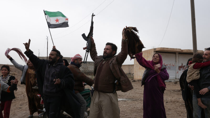 Avec l’aval de Washington, les forces gouvernementales syriennes réinvestissent un bastion du nord-est longtemps tenu par les Kurdes