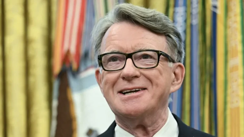 Au Royaume-Uni, la découverte d&rsquo;informations gouvernementales transmises à Jeffrey Epstein déclenche l&rsquo;examen d&rsquo;un dossier visant un ancien ministre