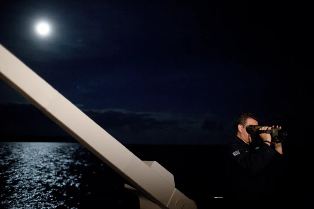 Les garde-côtes grecs invoquent une manœuvre spécifique du canot pour expliquer la collision meurtrière près de Chios