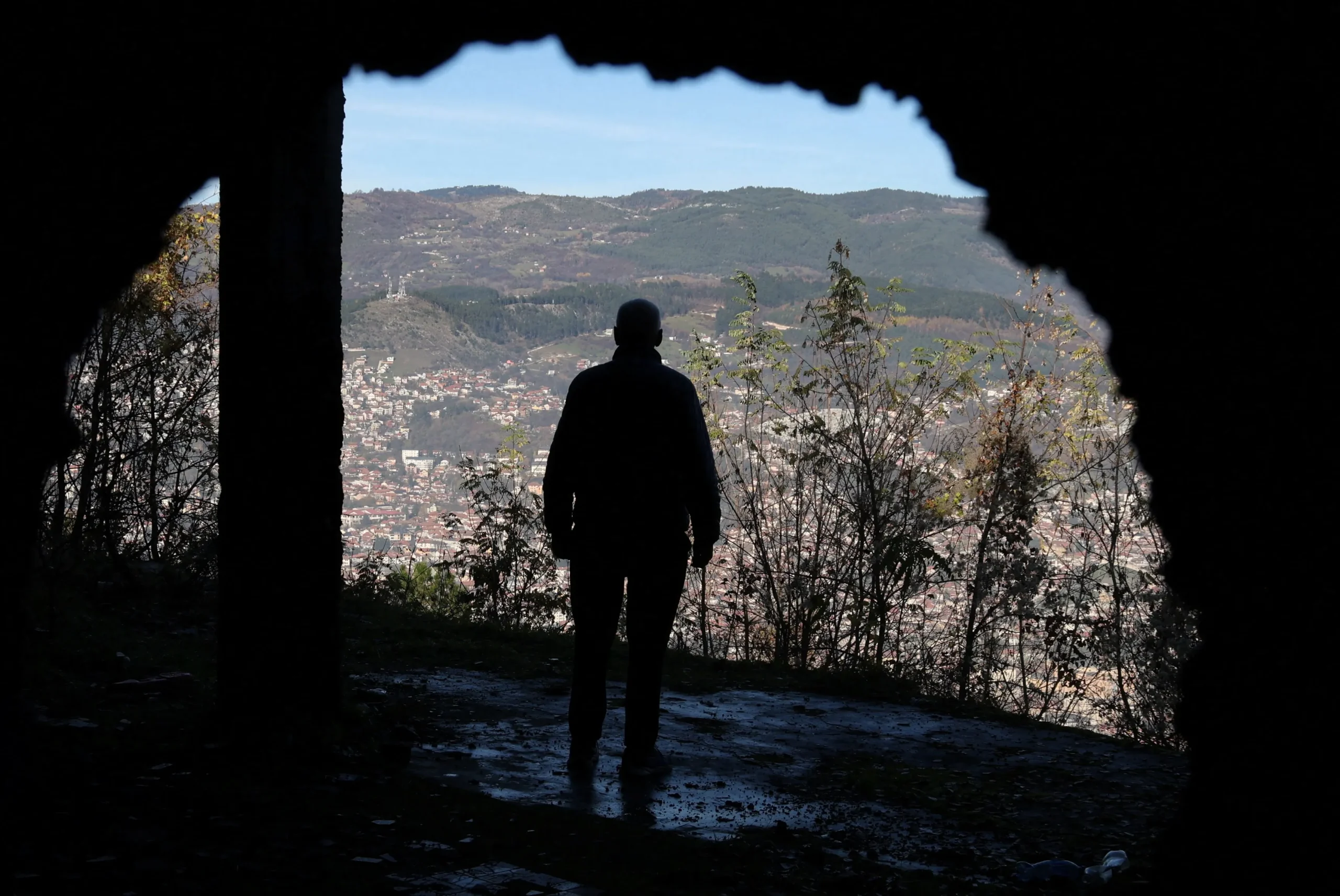 Trois décennies après le siège de Sarajevo, la justice italienne convoque le premier suspect d&rsquo;un macabre réseau de « tourisme de guerre »