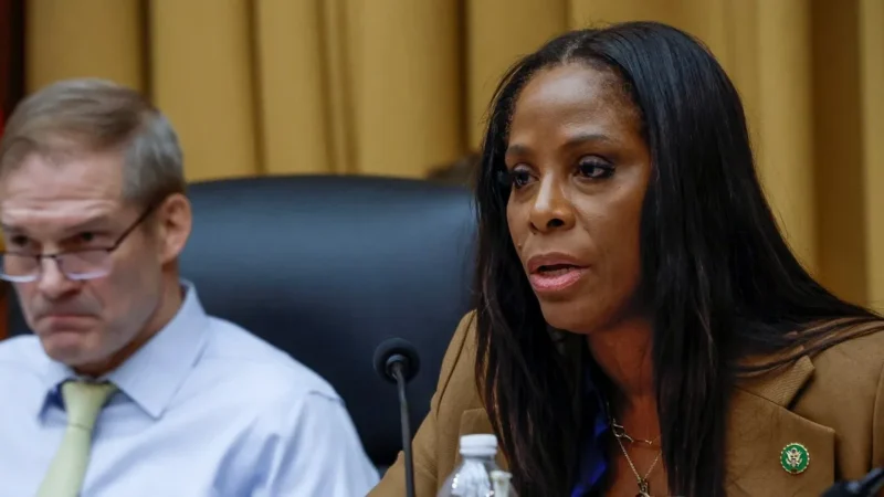 USA : Pour débloquer l’accès au Sénat, la mission d’entremise discrète confiée à Jeffrey Epstein par une élue démocrate