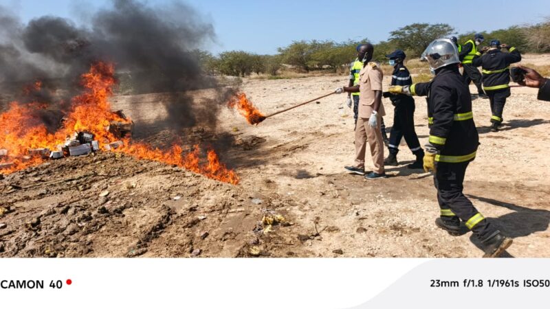 Au cœur de l&rsquo;incinération massive à Saint-Louis, la marque d&rsquo;eau spécifique que les services de contrôle ont dû retirer d&rsquo;urgence du marché