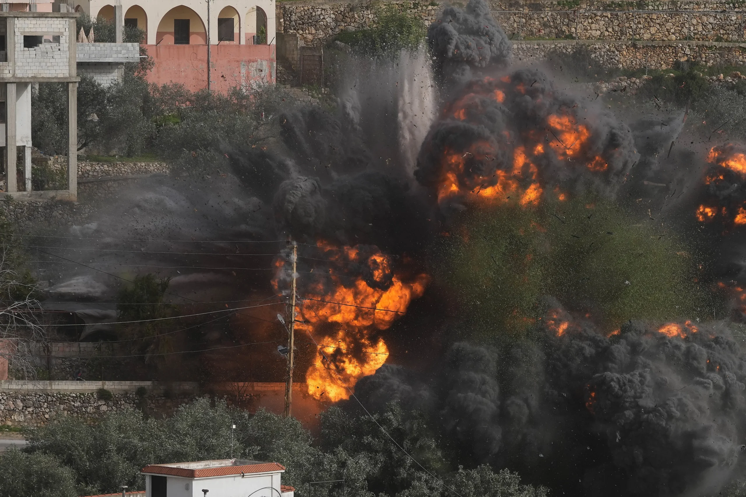 Malgré la trêve au Liban, le volume d’attaques aériennes documenté par le NRC atteint un seuil critique