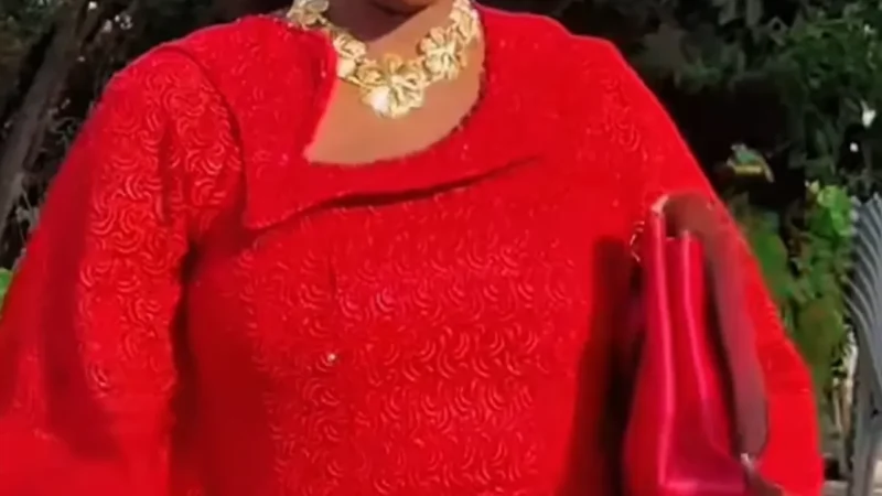 Pour sa réapparition publique, le look arboré par Lissa de « Café avec » qui capte toutes les attentions