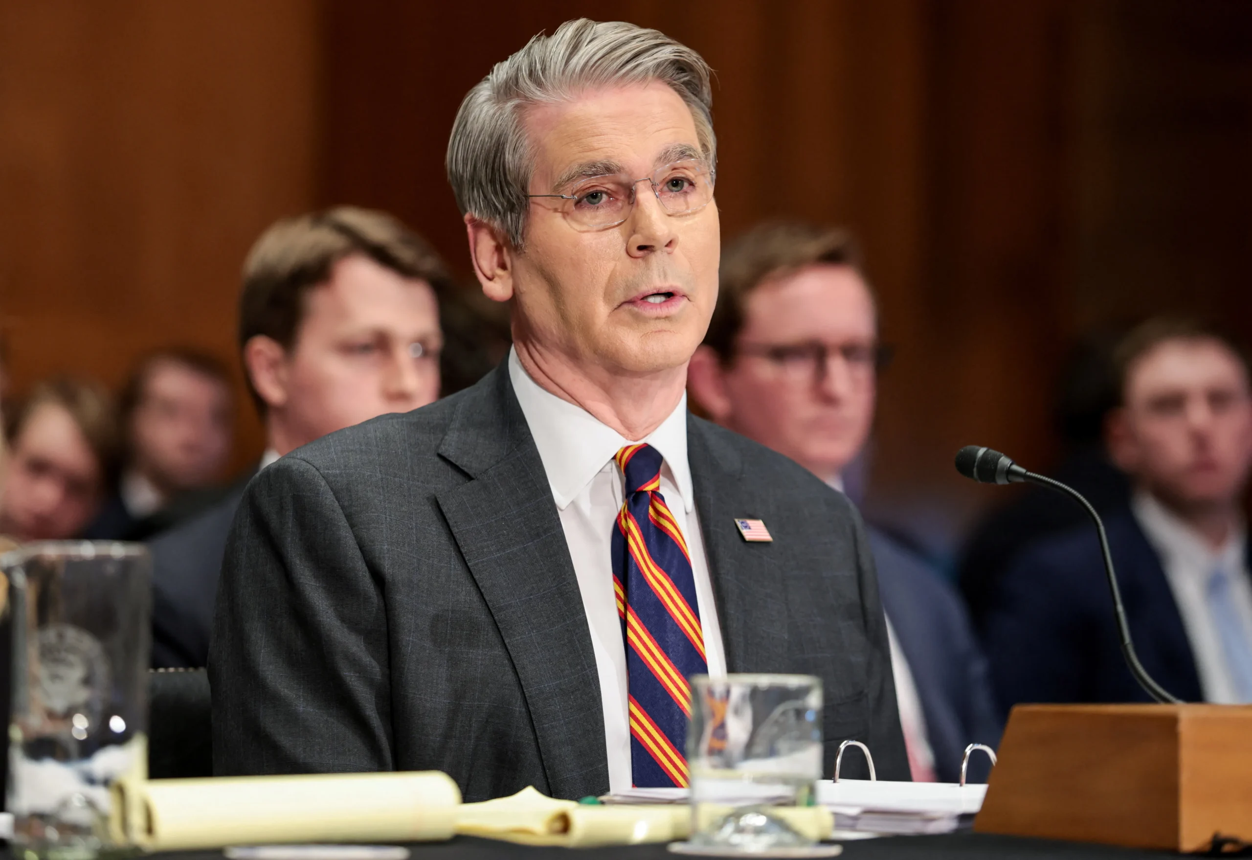 États-Unis : pressé de questions par le Sénat, le refus du secrétaire au Trésor de garantir l&rsquo;immunité judiciaire du futur patron de la Fed