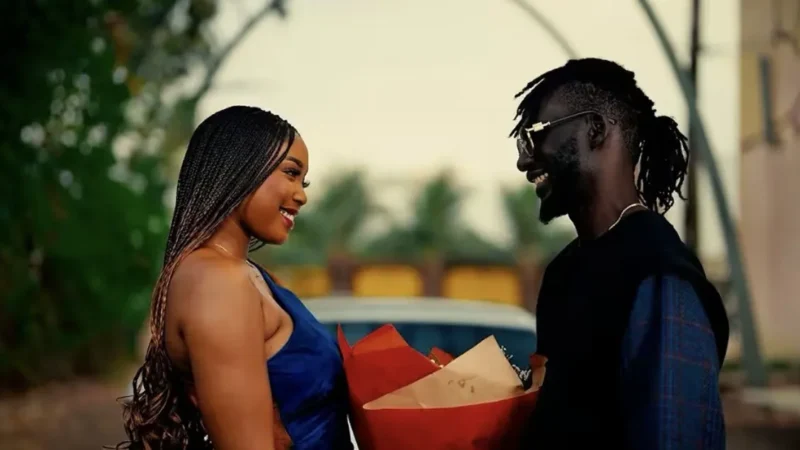 Pour accompagner la sortie de « Paella », l&rsquo;invité de marque sollicité par Akhlou Brick dans son nouveau clip