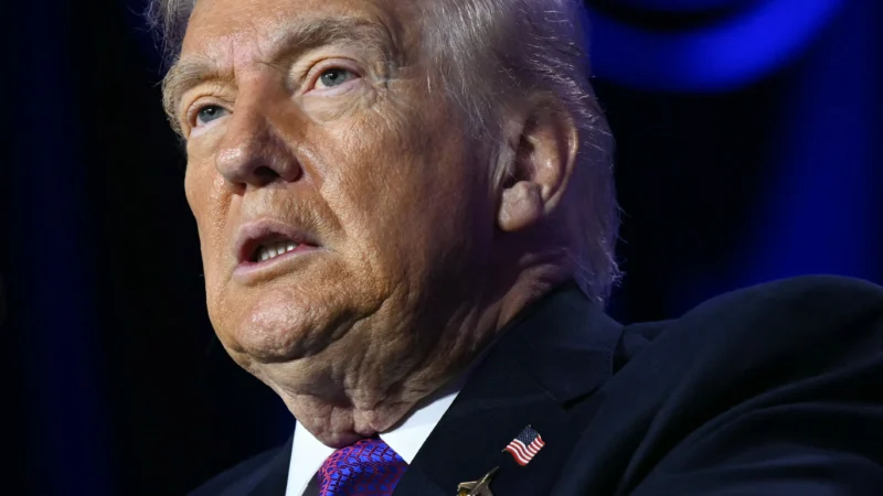 USA : Indignation jusque dans son propre camp, le contenu choquant relayé par Donald Trump contre le couple Obama