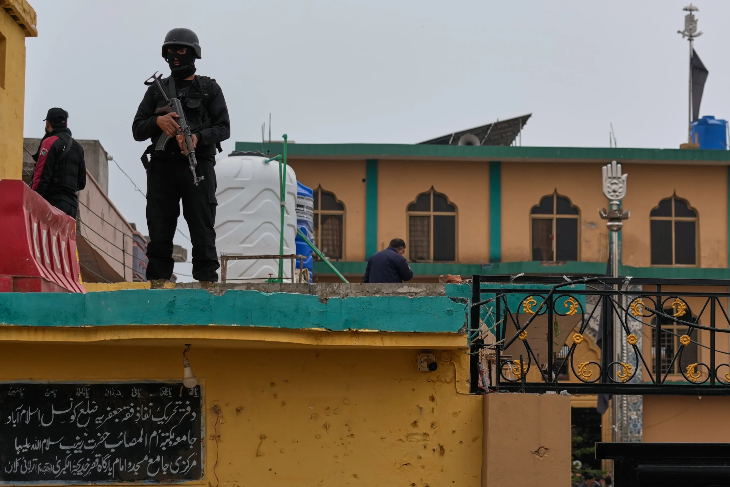 Pakistan : Au cœur d’une mosquée d’Islamabad, l’identité du groupe revendiquant l’attaque confirme une fracture redoutée