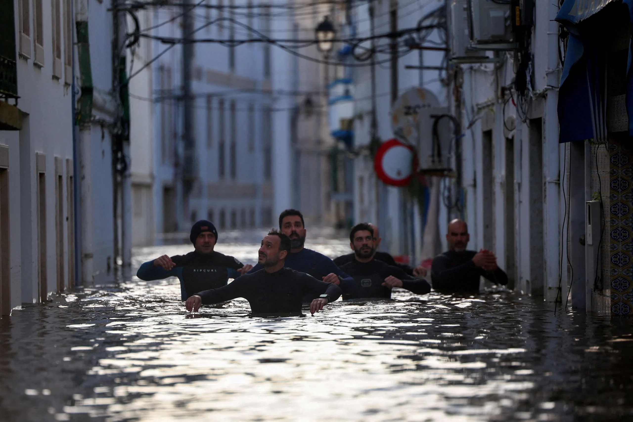 Après le passage meurtrier de Leonardo, l’urgence météorologique force le Portugal à une décision politique inédite