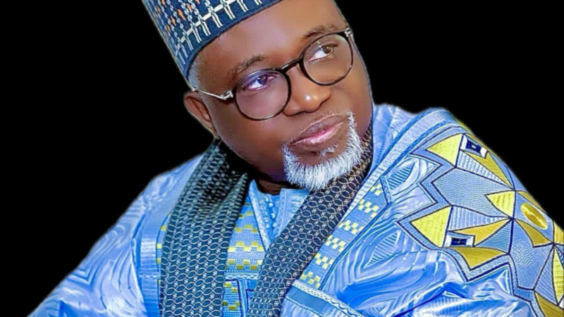 Thierno Amadou Ba invite le Président Diomaye Faye à contourner les canaux habituels pour résoudre la crise de l&rsquo;UCAD