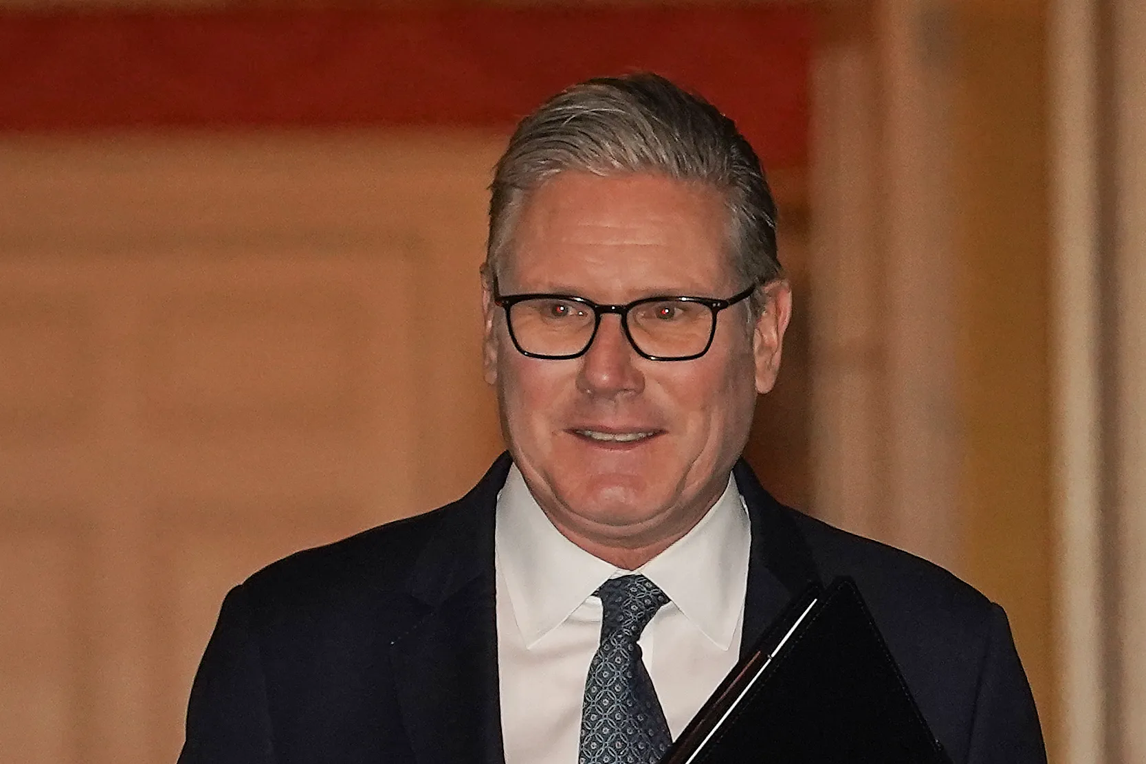 Menacé de démission par une figure clé du Labour, le Premier ministre britannique s&rsquo;en remet à une mobilisation d&rsquo;urgence de son cercle rapproché