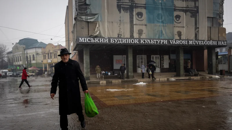 Alors que Budapest bloque l’adhésion à l’UE, le démenti factuel qu&rsquo;apportent les populations frontalières en Ukraine