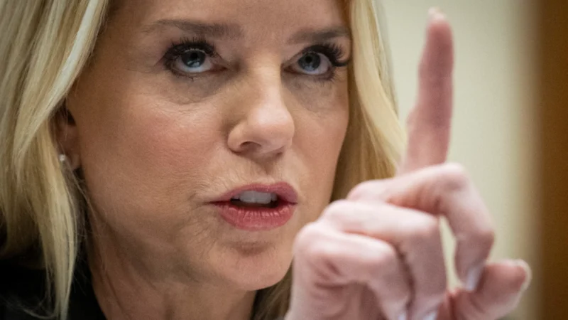 Dossiers Epstein aux États-Unis : Interpellée sur les noms masqués, la procureure générale oppose un argument procédural face aux accusations de protection politique