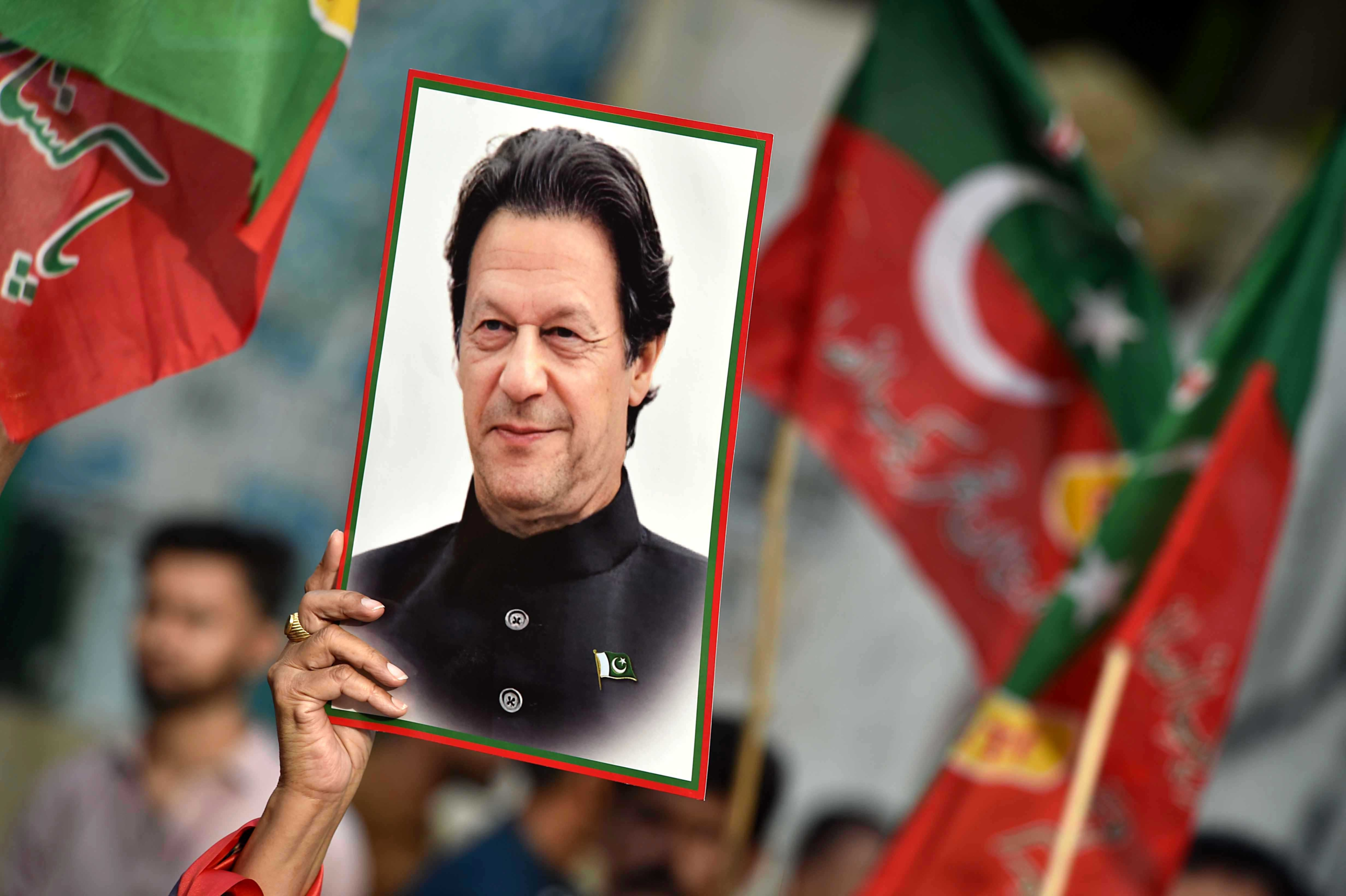 Pakistan : Ignorées pendant trois mois, les plaintes d’Imran Khan aboutissent à ce diagnostic médical alarmant