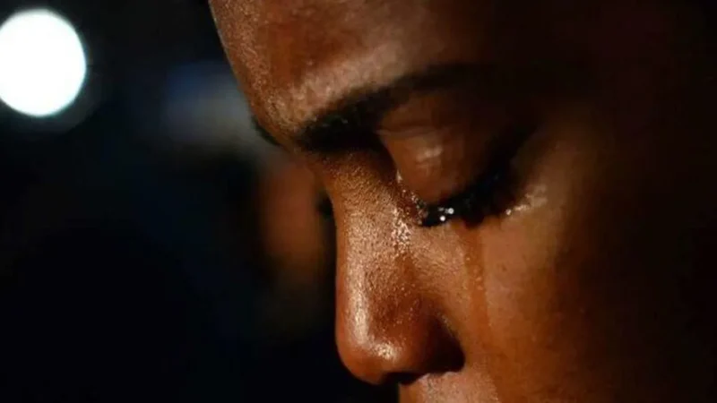 Le motif invoqué par le vigile du Vogue pour sa défense requalifie la scène décrite par la mineure dans les toilettes